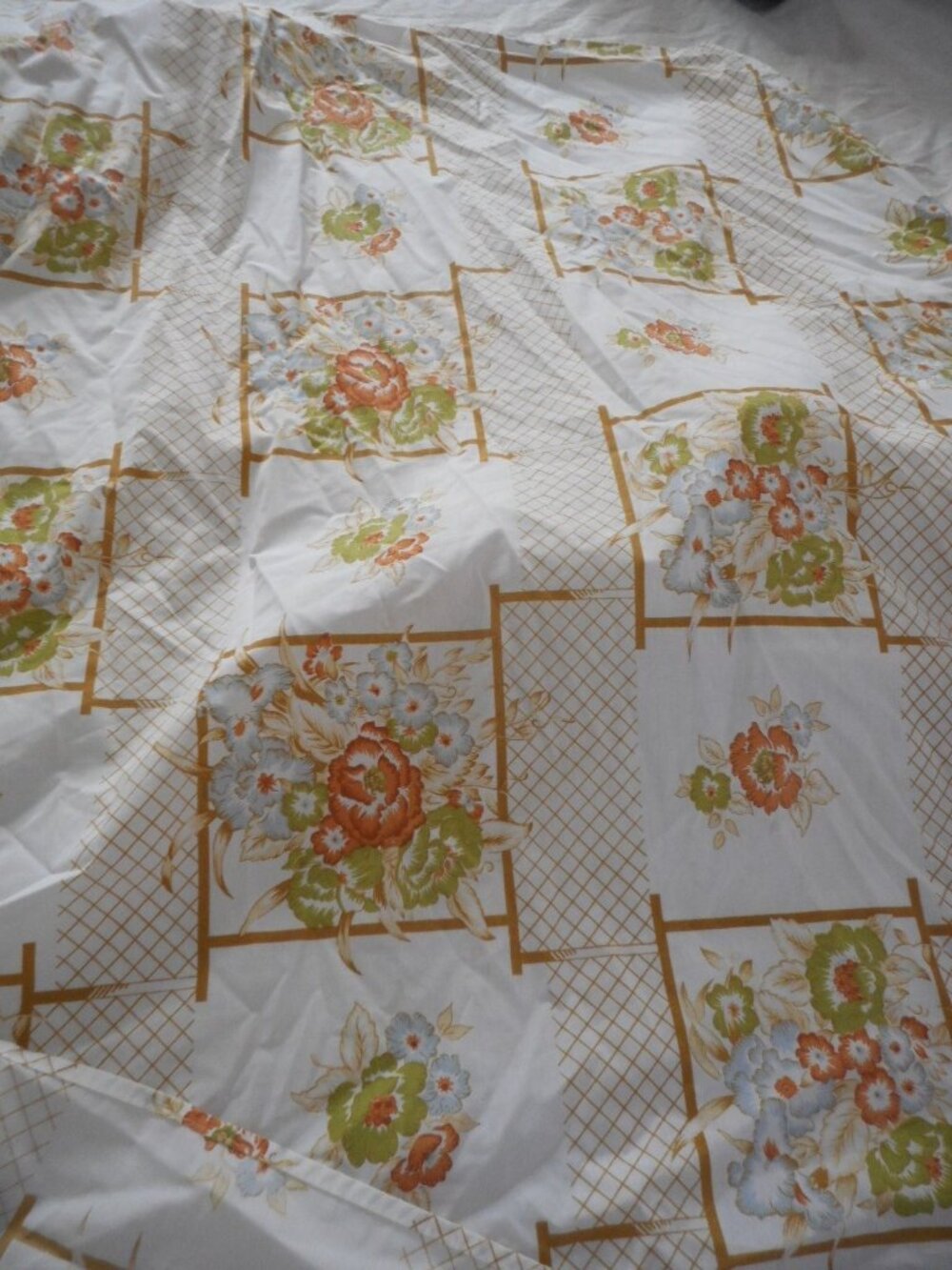 Vintage Monticello Twin 50/50 cotton/polyester tan floral trellis flat sheet
